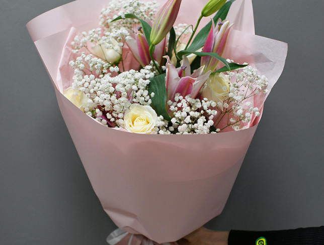 Букет из лилии и белых роз "Райский аромат" Фото